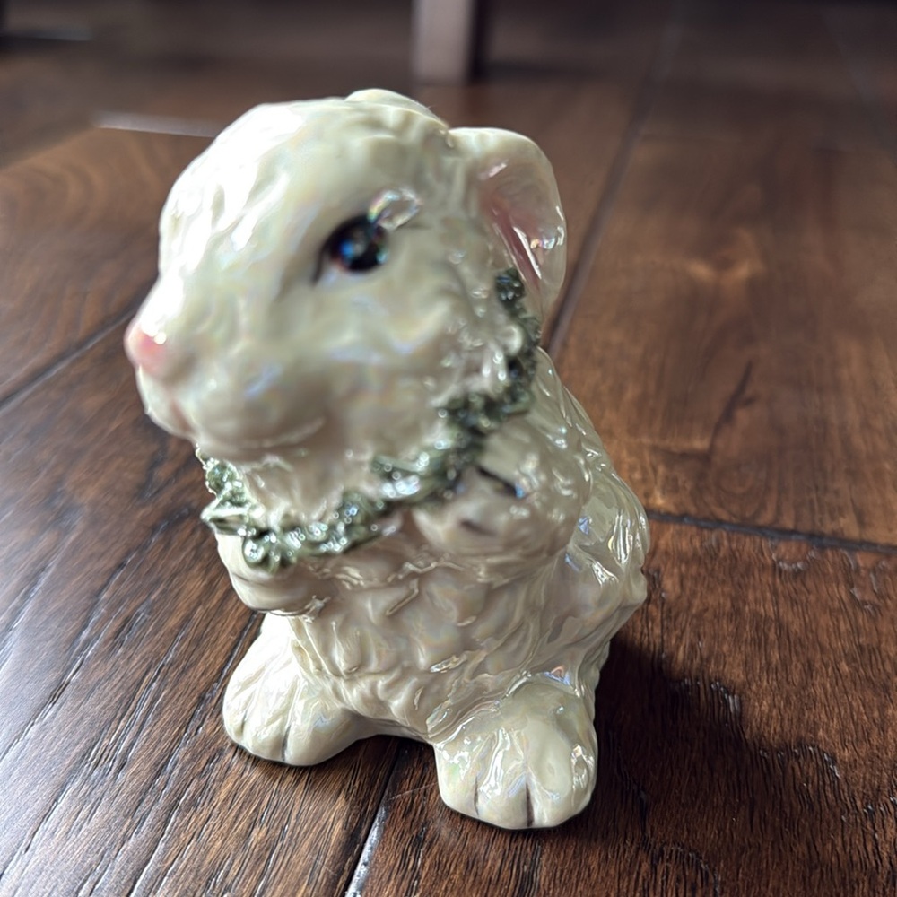 Vintage Set of 3 Pearlescent White Ceramic Bunny Figurines w/ Floral Wreaths - Picture 9 of 14